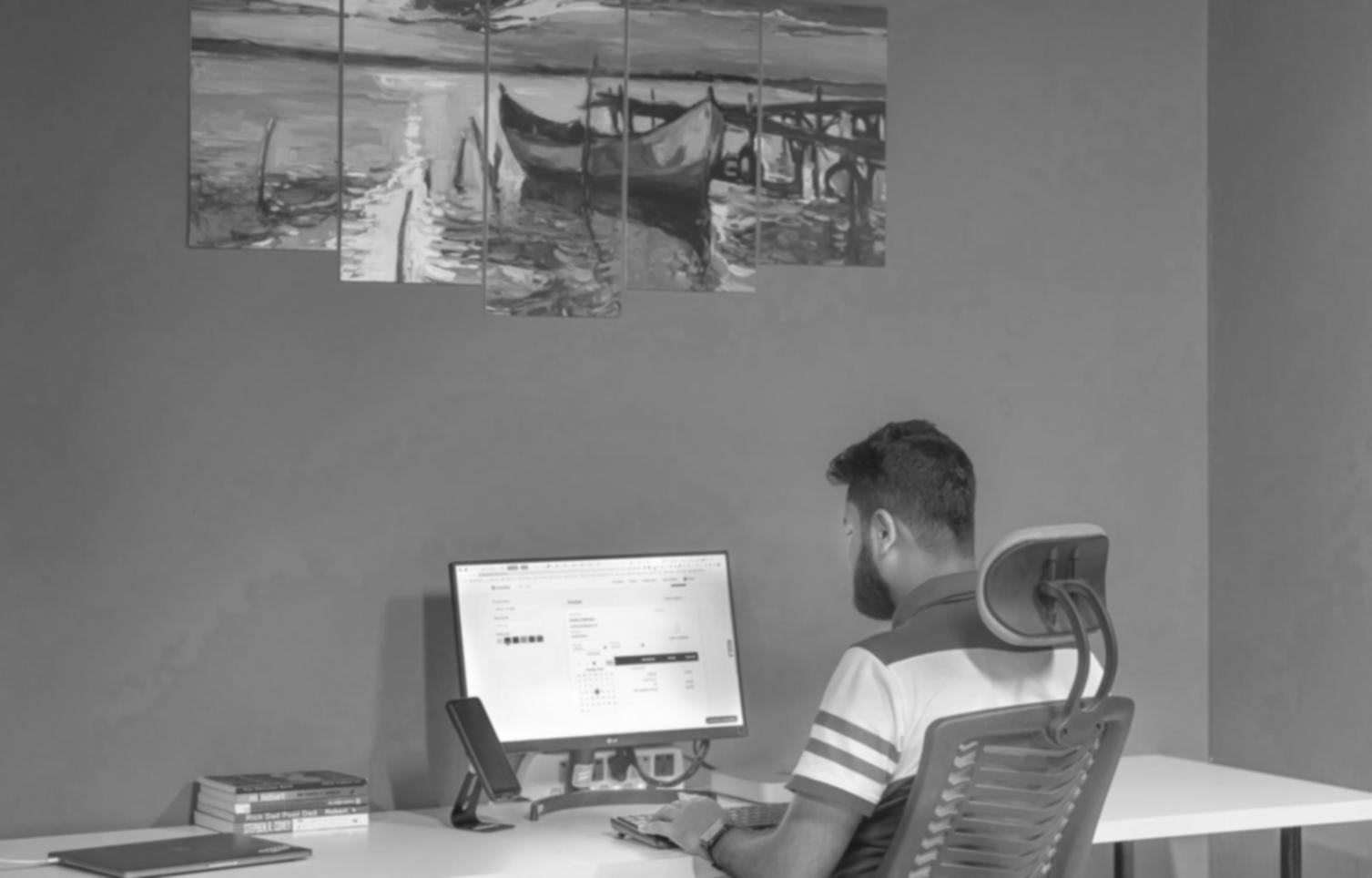 Finanzplanung Arbeitsplatz mit Dokumenten und Computer