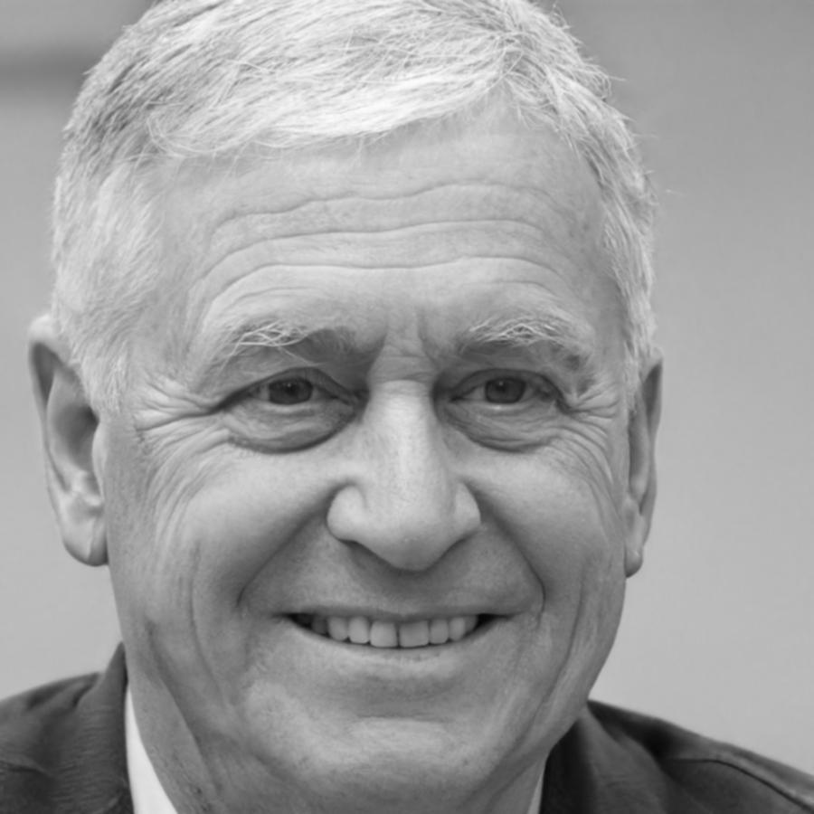 Finanzberater und Kursleiter Portrait